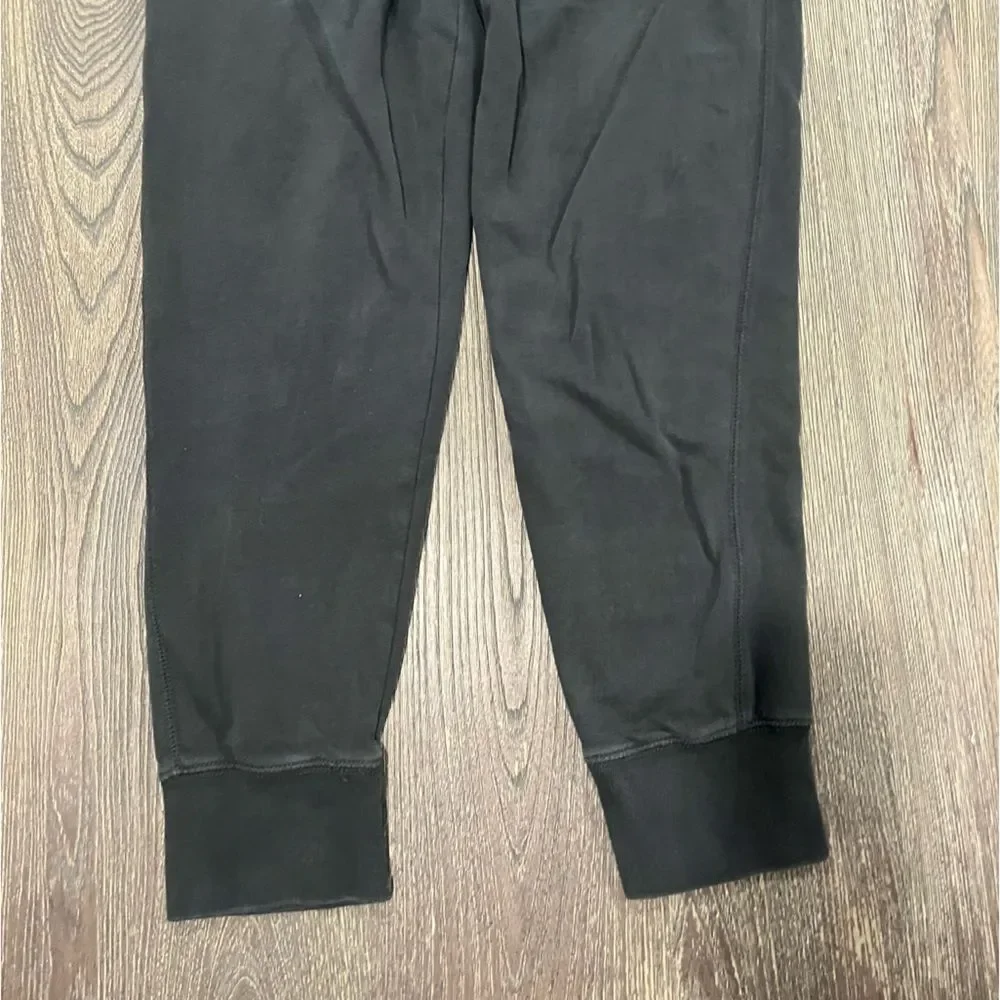American Eagle Outfitters details elastic